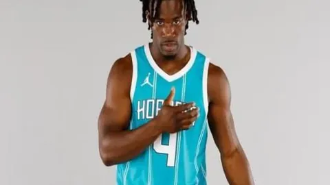 字母哥扣篮归来，再夺霸主之位